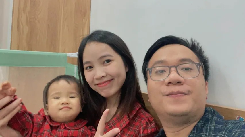 Ba người trong cùng một khung hình / The three of us in one frame.