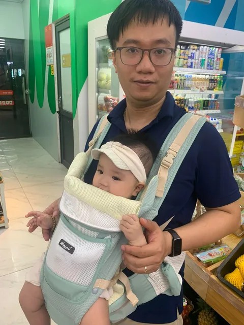 Anh và con / Our daughter and me.