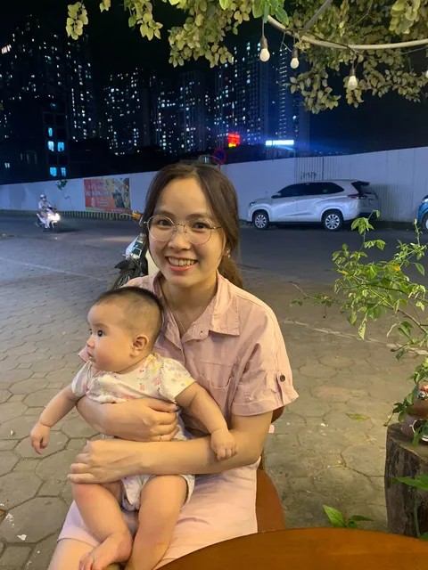 Em và con trong một buổi tối / You and our daughter one evening.