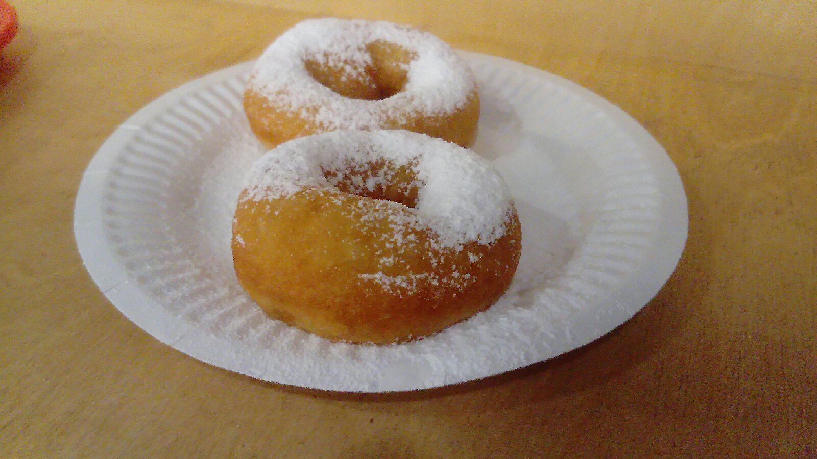 Pyshki with powdered sugar, best eaten while warm.
