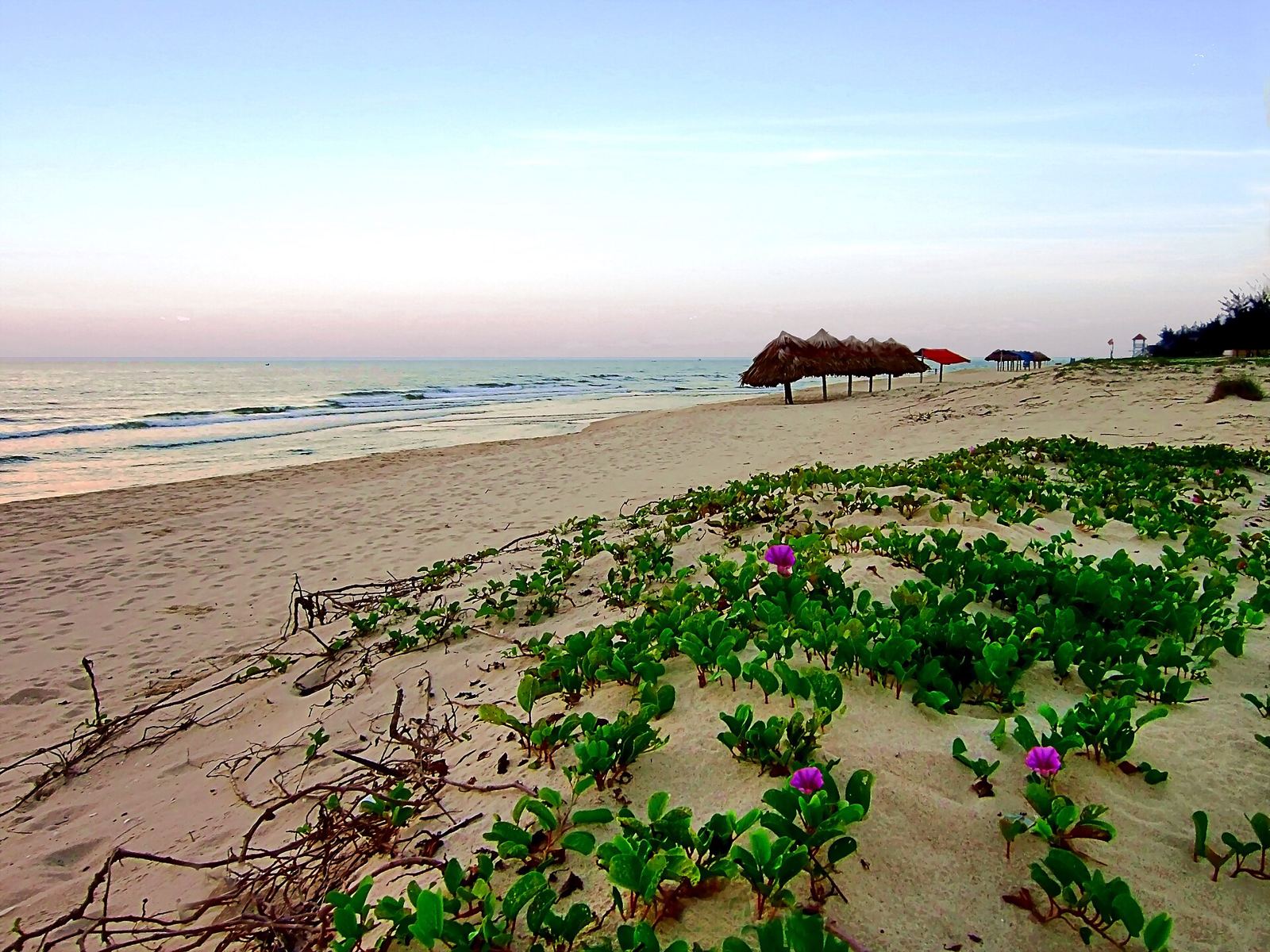 Đồng Hới Before the Beach Wakes
