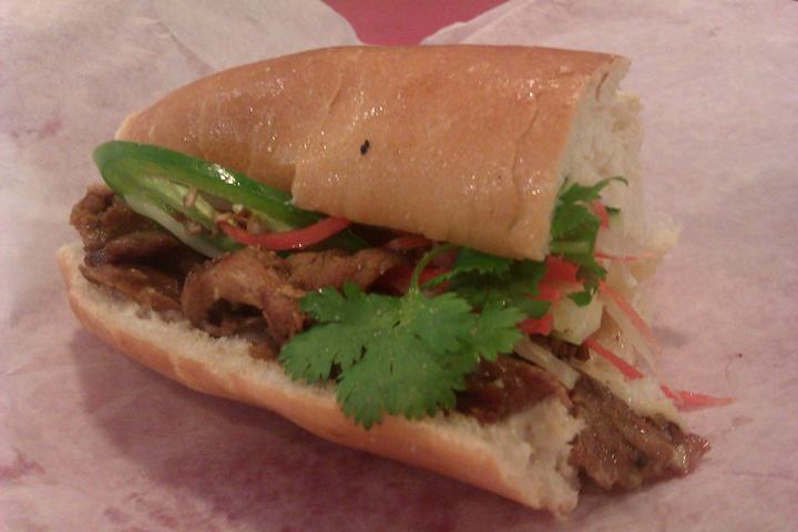 How Hanoi Office Workers Eat Lunch for About $2