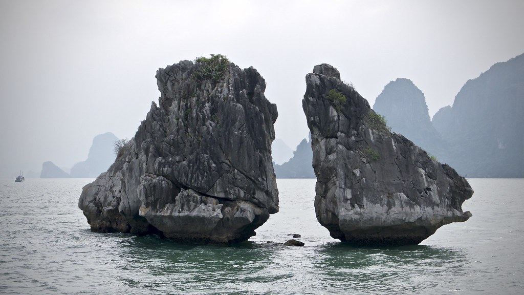 Hạ Long Bay from Hanoi: Day Trip or Overnight Cruise? Distance, Time and Honest Tips
