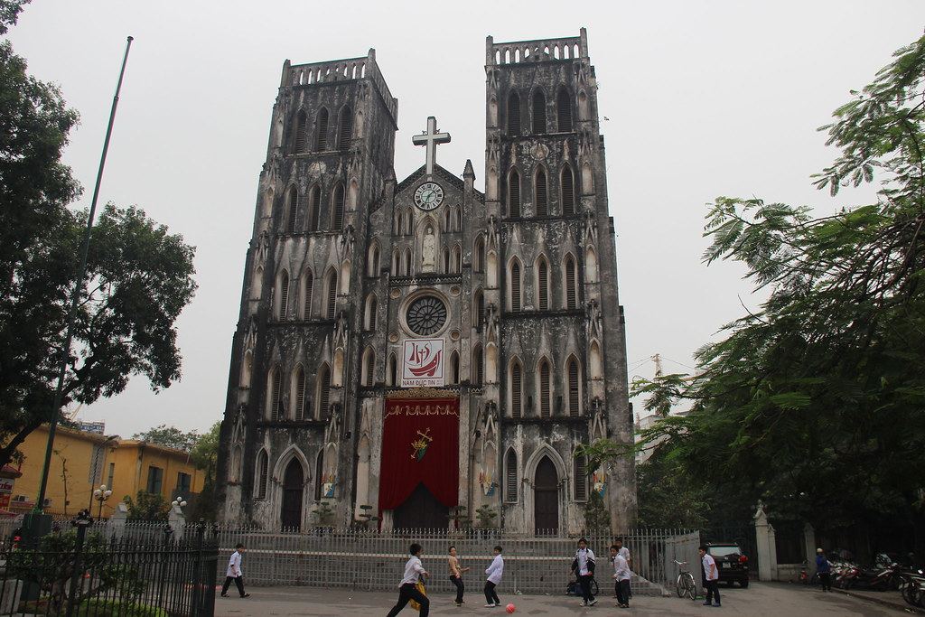 Hanoi Old Quarter Guide: Streets, Weekend Walking Zone, Markets and What to Skip