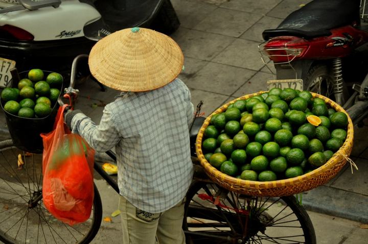 Hanoi Street Food Etiquette: How to Order, Sit, Pay and Not Get Overcharged